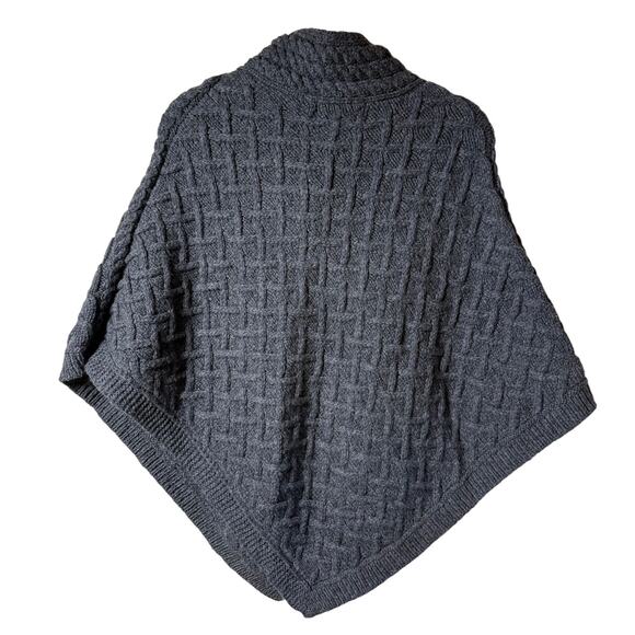 Nua Marino Wool Cable Knit Poncho SZ S or M Shawl button Collar Country Cozy - Picture 2 of 7